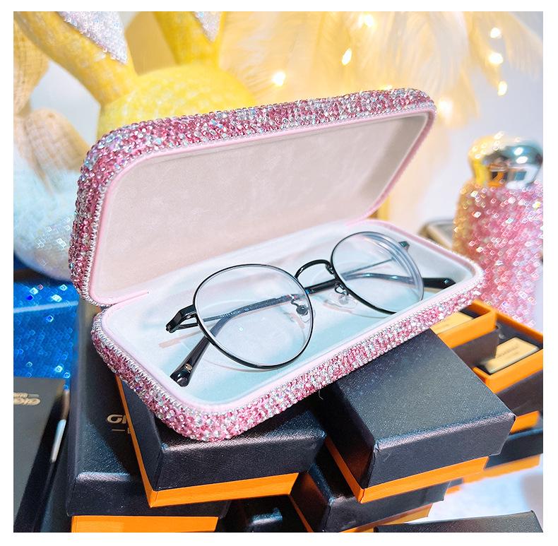 Роскошный футляр для очков с бриллиантовой инкрустацией: Элегантное и портативное хранилище для солнцезащитных очков и очков по рецепту