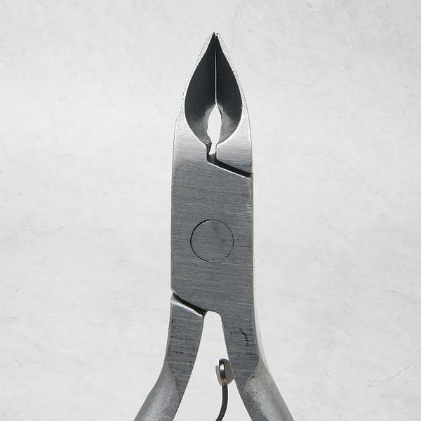 Премиальные щипцы для кутикулы