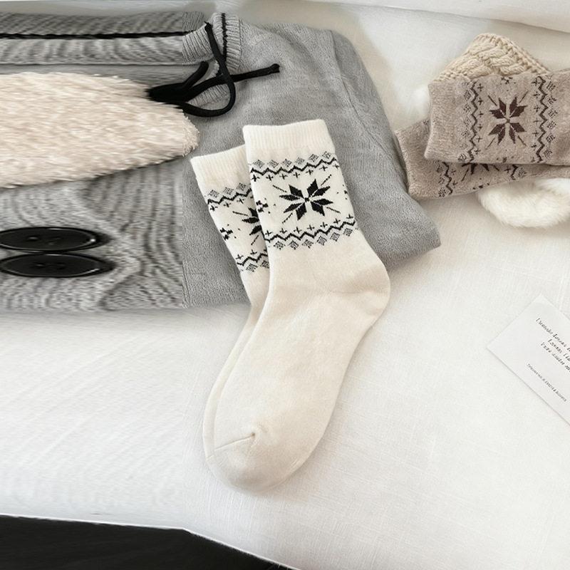 Женские ретро носки из шерсти в стиле Fair Isle, теплые осенне-зимние носки средней длины с контрастным узором "снежинка", корейские универсальные хлопковые носки без швов