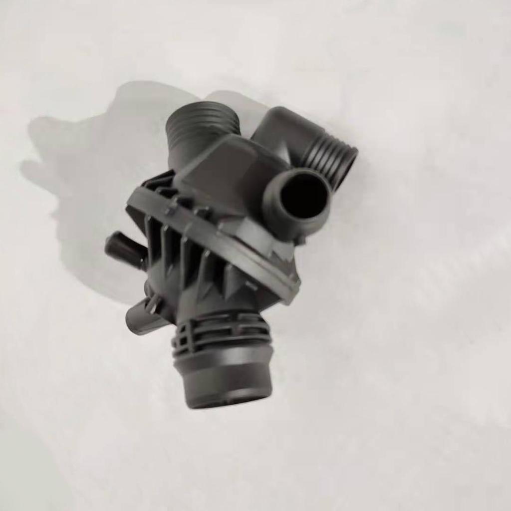 Водяной насос и термостат системы охлаждения BMW X3 11537586783