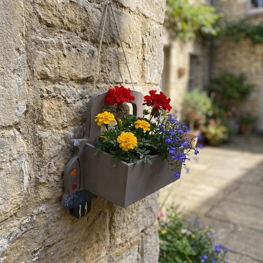 Retro Cartoon Truck Shaped Flower Pot Iron Car Wall Planter Hanging Truck Planter for Balcony