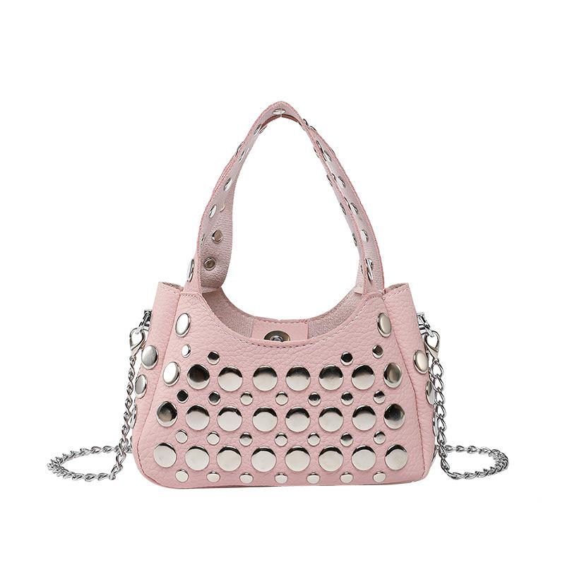 2025 весна новая сумка с заклепками корейская версия модной сумки на плечо нишевая универсальная женская трендовая сумка-мессенджер подмышку из ПУ