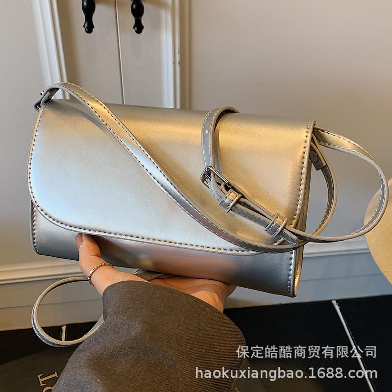 Супер огонь маленькая сумка женская летняя универсальная 2025 новая сумка-мессенджер корейская версия ins повседневная сумка для мобильного телефона маленькая квадратная сумка