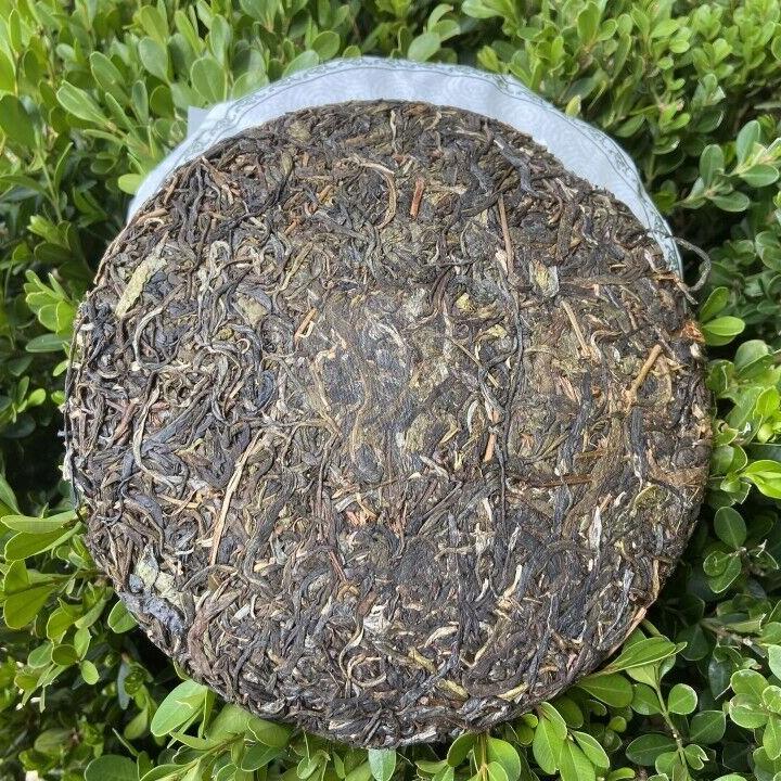 High - Grade 357g Old Banzhang Raw Tea Qizi Cake - Sourced Directly from Yunnan
