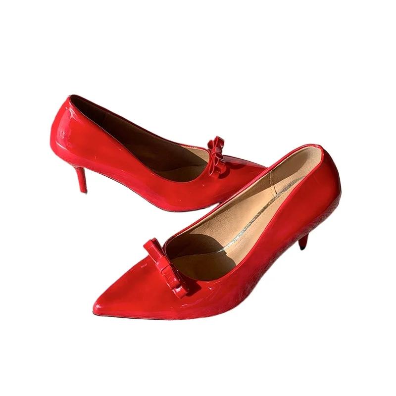 Женские туфли на высоком каблуке. Модные туфли-лодочки. Женские туфли-лодочки с завязками-бабочками и острым носком. Туфли на тонком каблуке. Женские туфли.