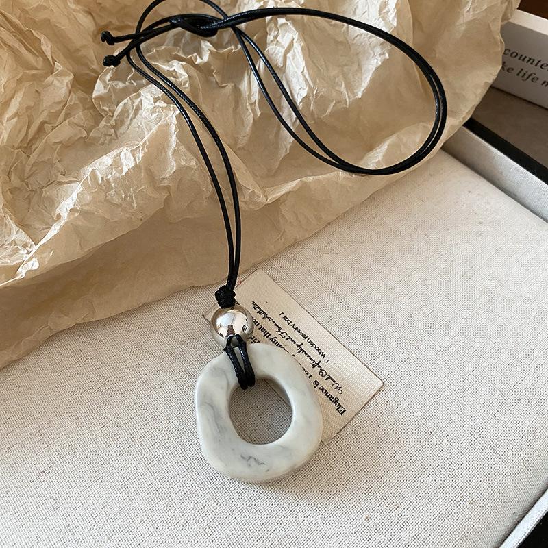 Минималистичное регулируемое акриловое геометрическое ожерелье - Универсальная модная цепочка для свитера