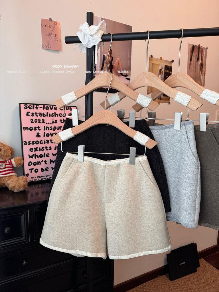 Women's Thickened Woolen High-Waisted Wide-Leg A-Line Shorts - Autumn/Winter 2025