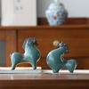 Керамическая скульптура животного Современные миниатюры Фигурка Ремесла Статуэтка лошади Винный шкаф