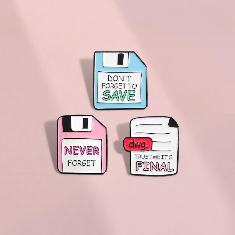 Stylish Qhxz26822684 Cartoon Brooch Colorful Alloy Pin For Creative Winter Statement Fashion