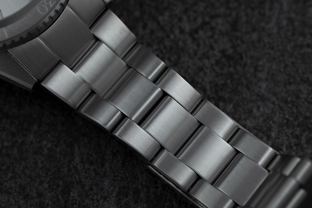 NEW Model Watch Made In Japan Automatic 200m Water Resistant Reverse Rotating Bezel Watch 40mm Silver [HYAKUICHI 101] Diver's Self-winding Men's