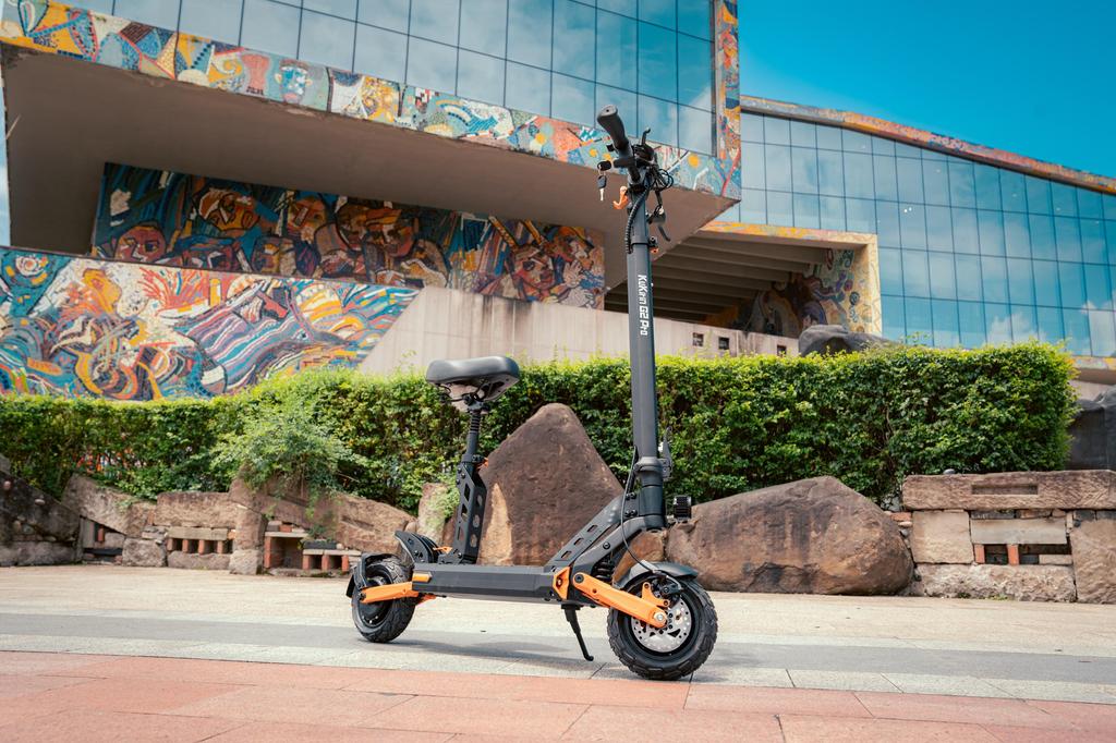 KuKirin G2 Pro Foldable Electric Scooter 600W Rear Motor 48V 15.6Ah Battery 45km/h Speed 58km Range LED Display Lights