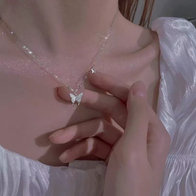 Butterfly necklace women's light luxury niche animal design collarbone chain girlfriend Valentine's Day gift pendant wholesale
