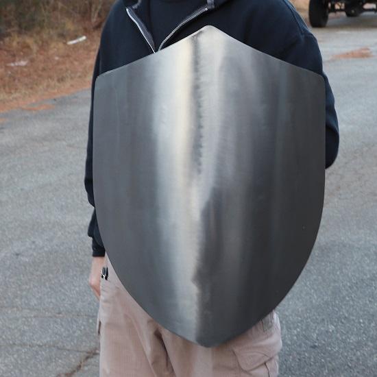 Четырехточечный стальной боевой щит Полностью функциональная средневековая реплика 14-го века Готовый к битве пустой щит