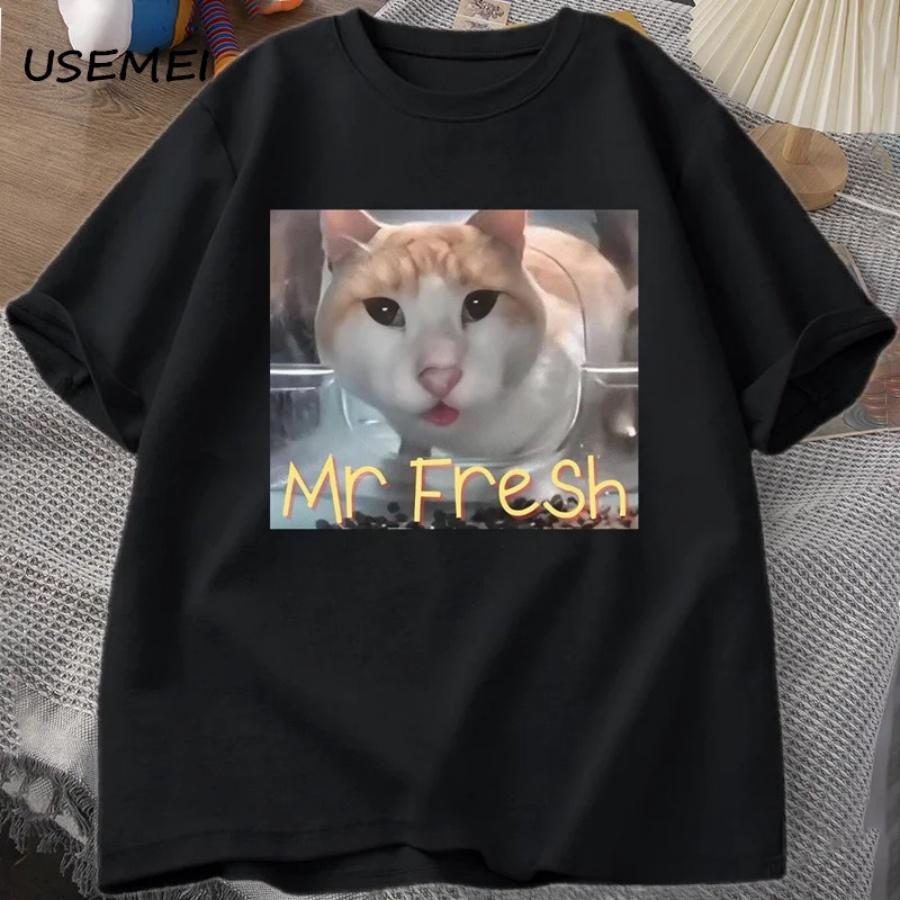 Футболка с мемом Mr Fresh Оранжевый кот ест Футболка с котом косо смотрит Смешной мем Кот смотрит в камеру Еда Оранжевая футболка Печатная графическая футболка