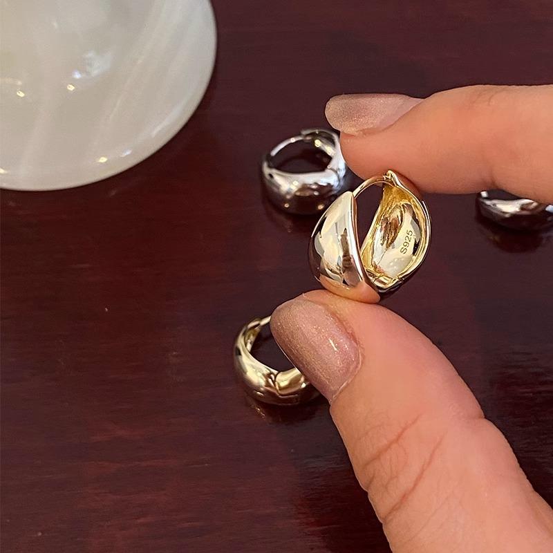 Серьга-гвоздик в виде капли Женский нишевый дизайн Легкая роскошь Чувство зрелости Темперамент Простая Французская Мода Круг Ins Стиль Серьги Гвоздики Универсальные Повседневная Носка