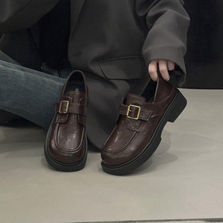 Женские лоферы на платформе осень 2025 новая универсальная британская модель с ремешком на одной педали повседневные одинарные туфли женские