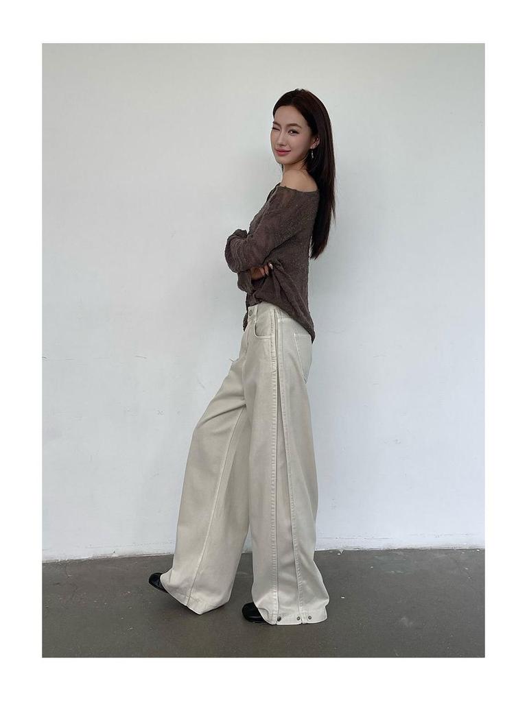 Женские джинсы цвета экрю с высокой посадкой в стиле ретро и широкими штанинами, осень/зима 2025: Свободные, стройнящие брюки прямого кроя длиной до пола.