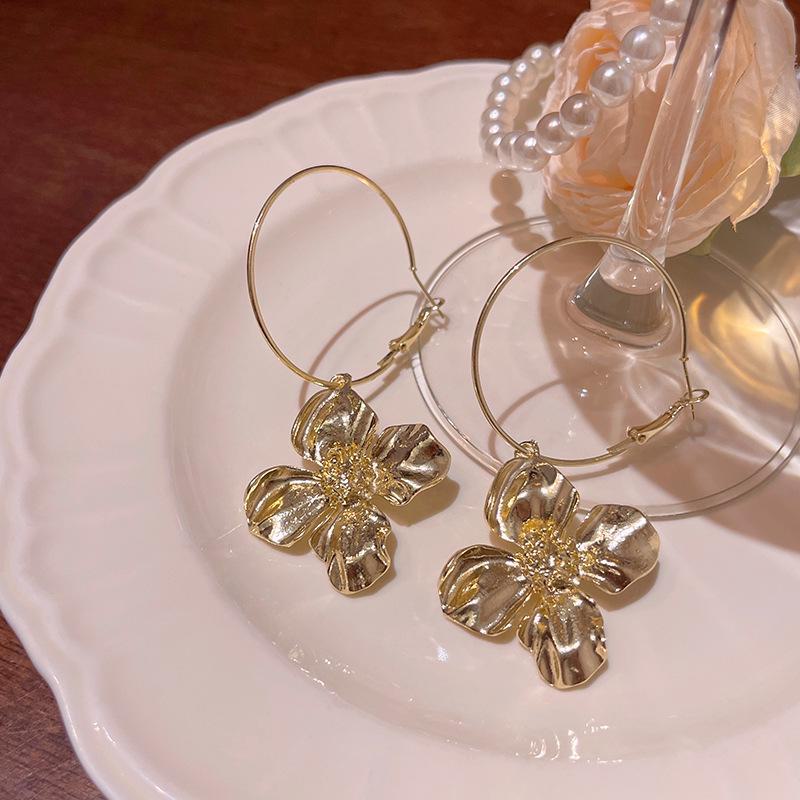 Exquisite High-End Flower Metal Earrings: Trendy, Versatile, Luxury Jewelry for Women