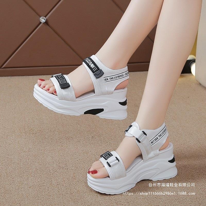 2025 лето новый однословный водонепроницаемый стол на липучке нескользящие модные универсальные сандалии женские сандалии на платформе женские