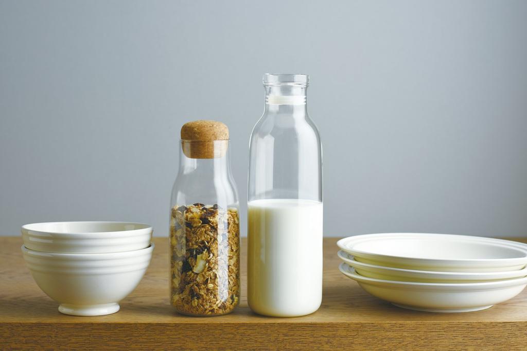 KINTO Bottle Microwave and Dishwasher 27683 Carafe, 1L, Safe, Heat-Resistant Glass,