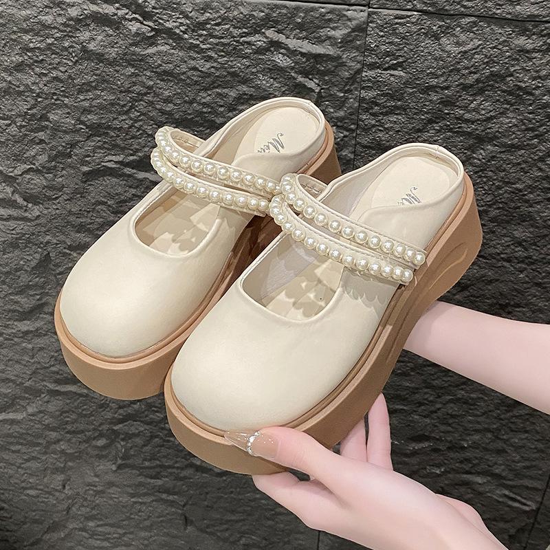 Туфли-шлепанцы с толстой подошвой и закрытым носком, женская летняя обувь 2025, новая модная жемчужная ленивая обувь, шлепанцы в сказочном стиле