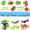 Аксессуары, совместимые с LEGO Duplo: Включает фрукты, банановые листья, цветы, траву, кусты, пни, стволы деревьев и заборы.
