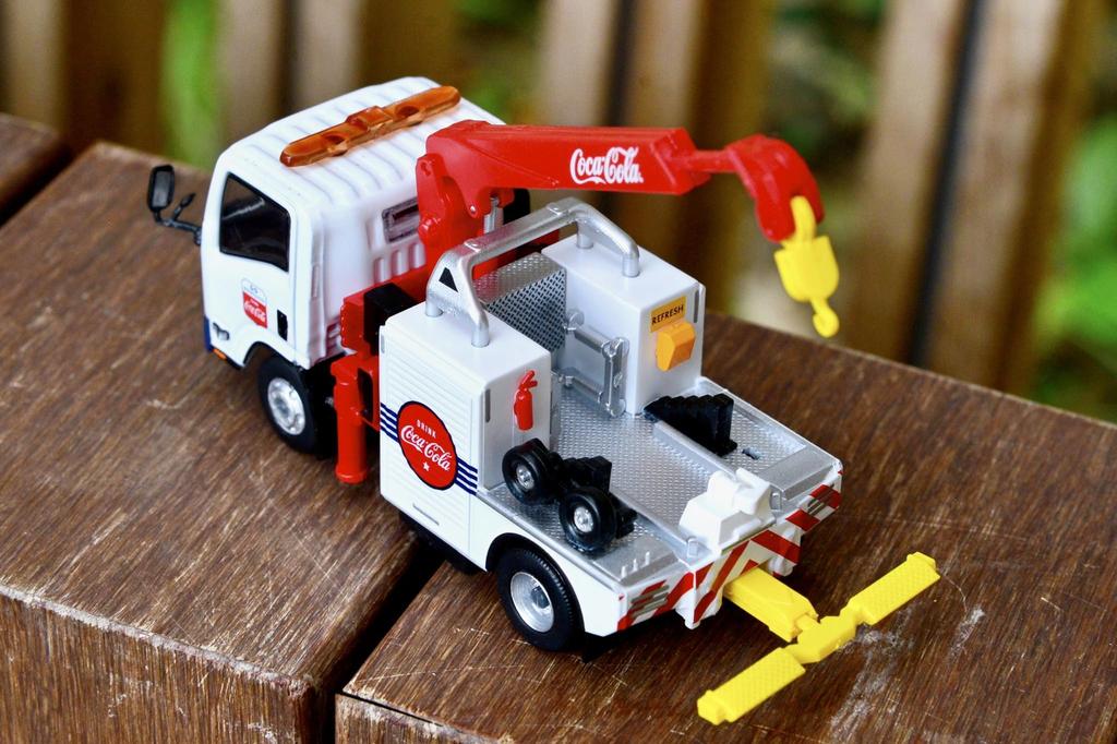 Модель эвакуатора Isuzu N Series в масштабе Tiny City, литая, 1/64, Coca-Cola