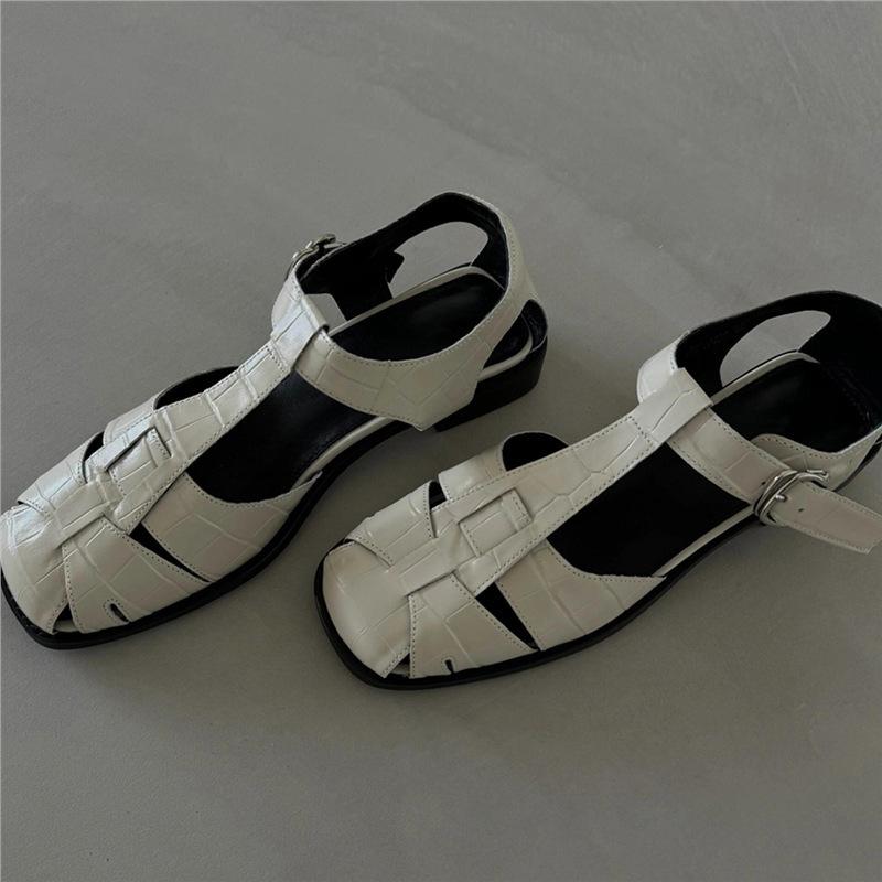 Spot second hair! Fashion versatile new square head woven hollow bag head flat Roman sandals women's pig cage shoes summer