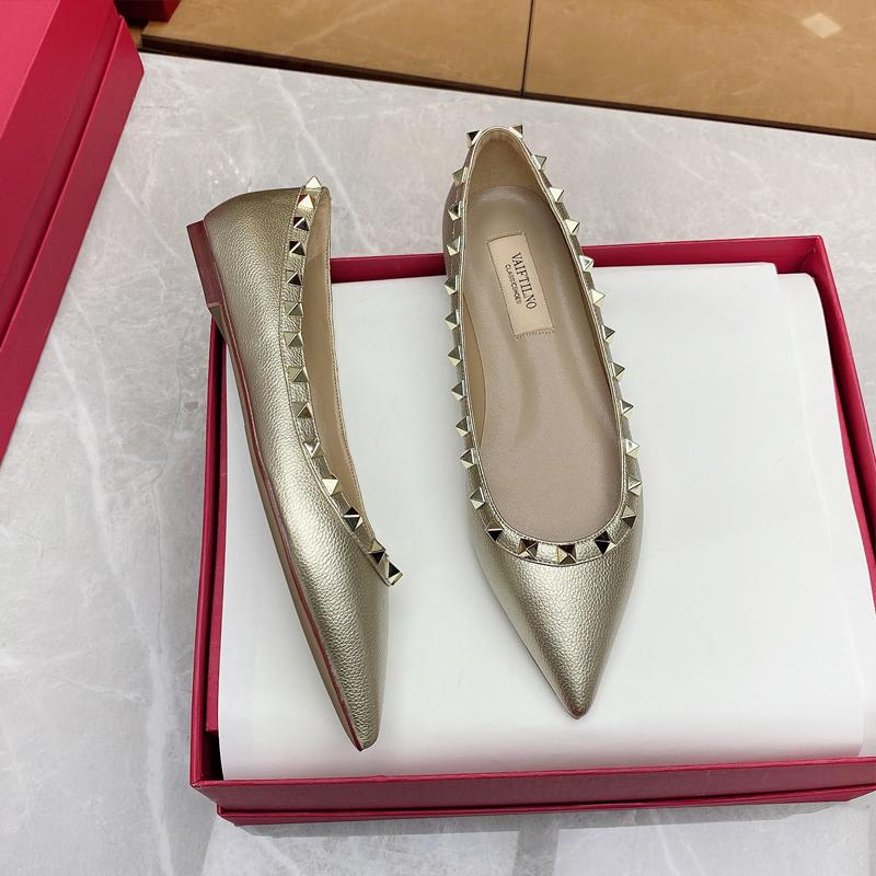 Trendy Fashion Rivets Shallow Black Patent Leather Single Shoes For Women French Style Pointed Flat Bottomed Women's Shoes