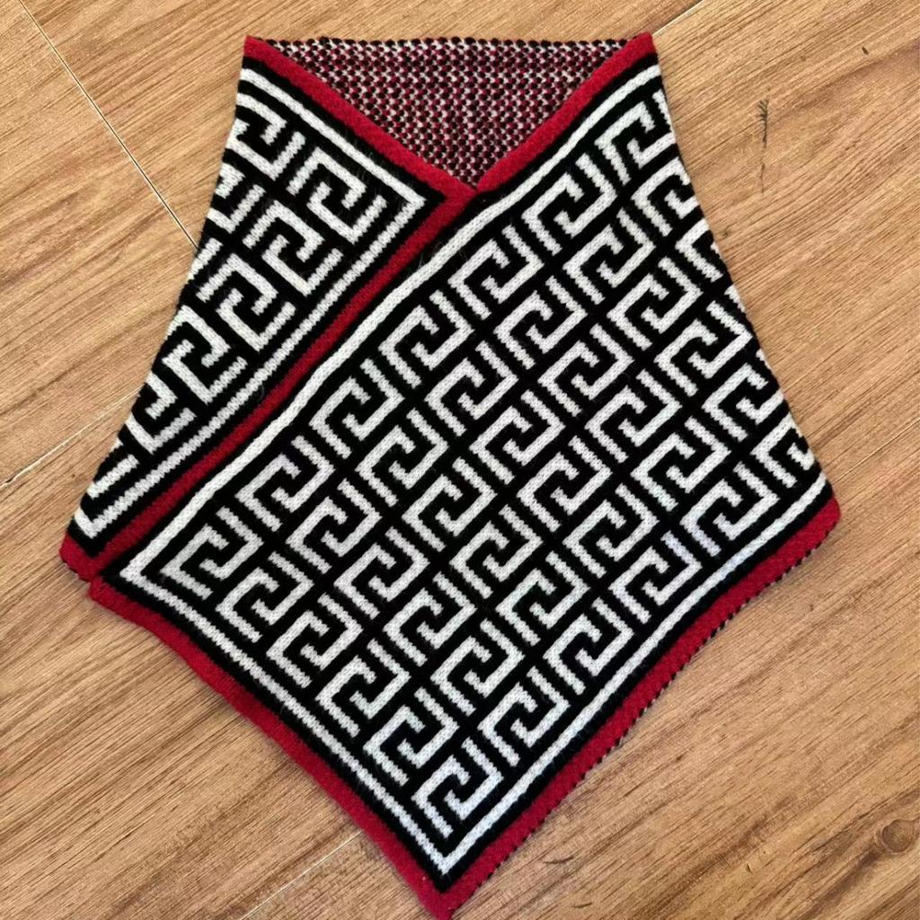 2024 New Women'S Autumn/Winter Korean Edition Versatile Warm Triangle Scarf For Neck Protection And Cold Prevention Fashion Neck Cover