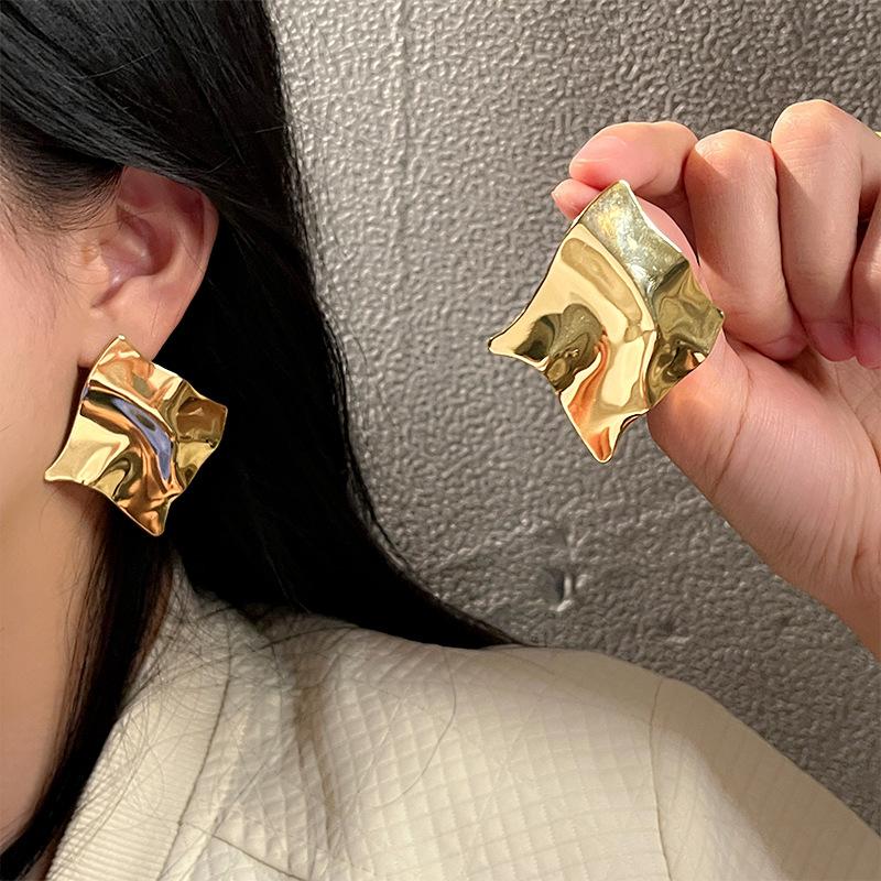 Гальванопокрытие Простые модные геометрические серьги Женские гальванопокрытие Трендовые индивидуальные серьги-гвоздики Темперамент