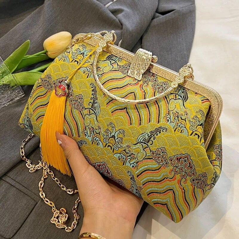 2024 Vintage Women Floral Clutch Designer Lock Shell Clip Handmade Chain Shoulder Bags Crossbody Bags Tassel Glitter Handbags