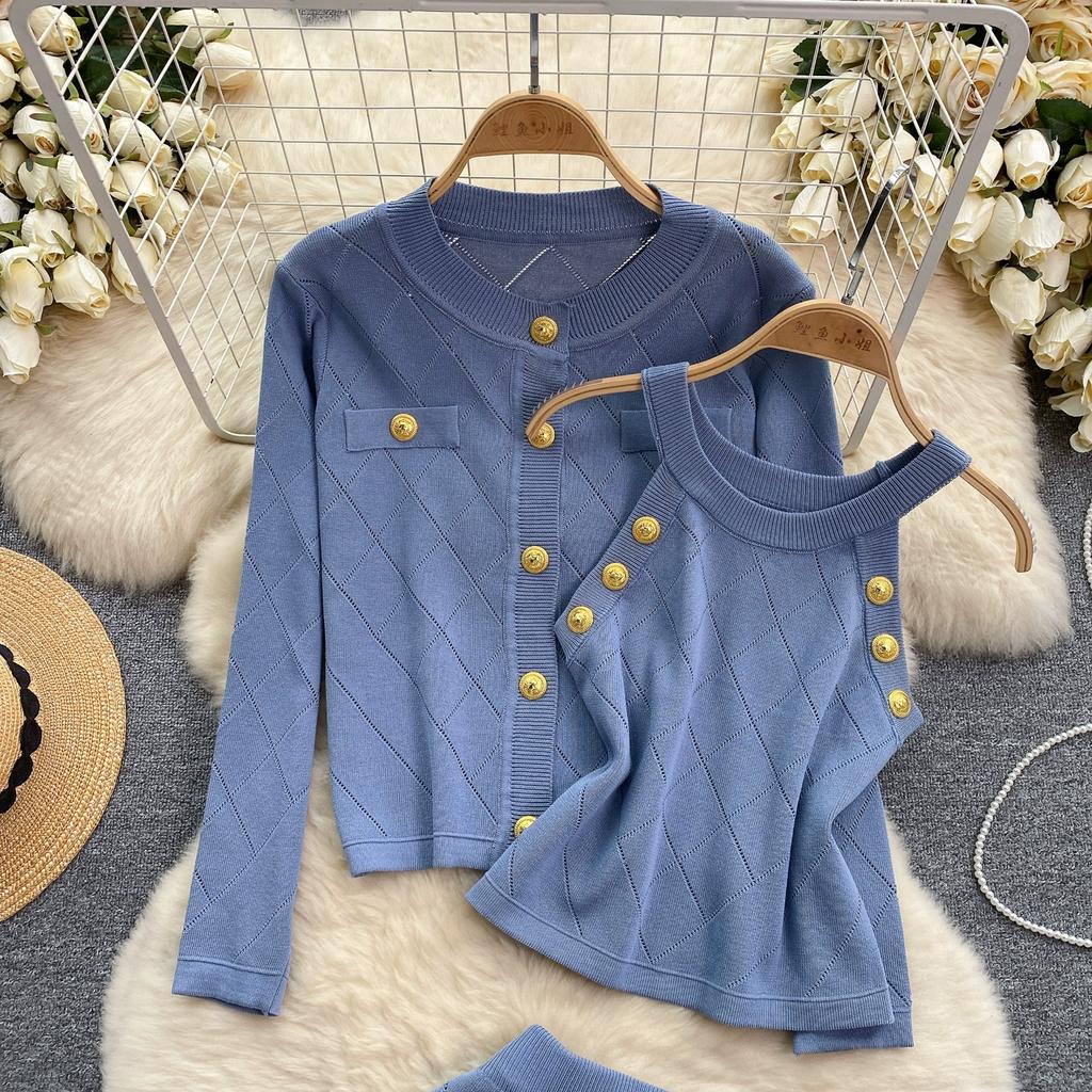 Весенне-осенний женский вязаный свитер в клетку с золотыми пуговицами, однобортный пиджак, жилет и мини-короткая юбка, комплект из 3 предметов