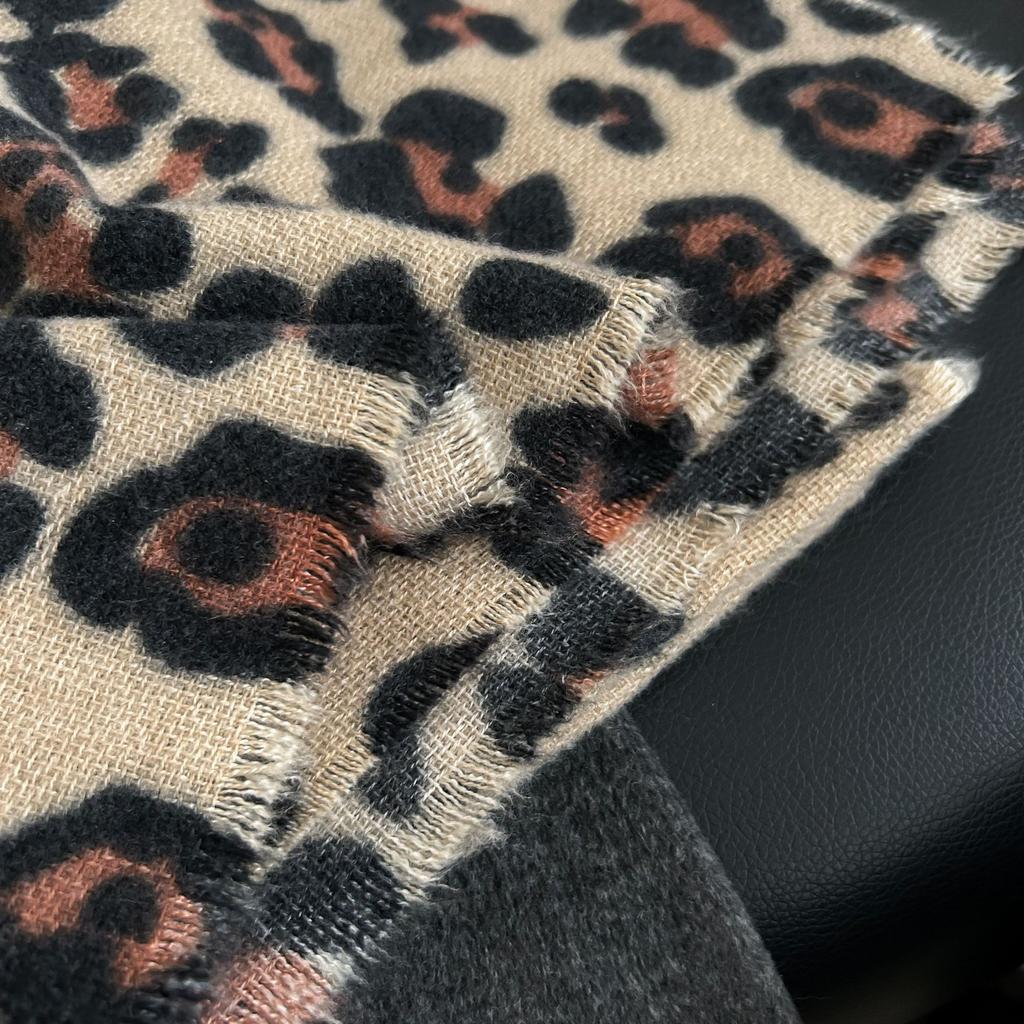 Fashion High-end Leopard Print Scarf Autumn and Winter Women's Modern Personality Wild Beauty Temperament Imitation Cashmere Warm Shawl