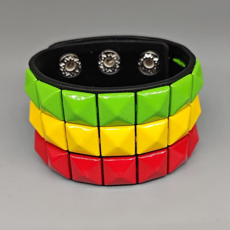 Европейско-американский панк-браслет из многоцветной кожи с заклепками – Мужской широкий браслет из ПУ