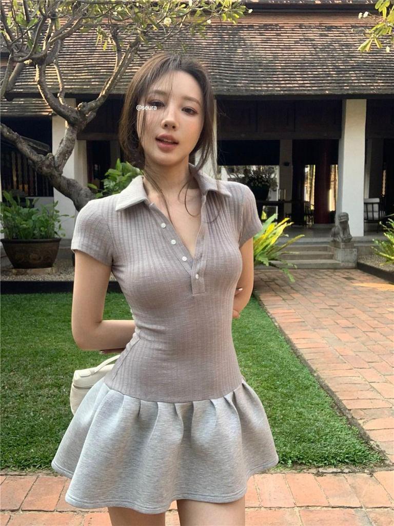 Женское облегающее серое платье-поло - С короткими рукавами, с приталенным силуэтом, А-силуэта, маленькое летнее платье