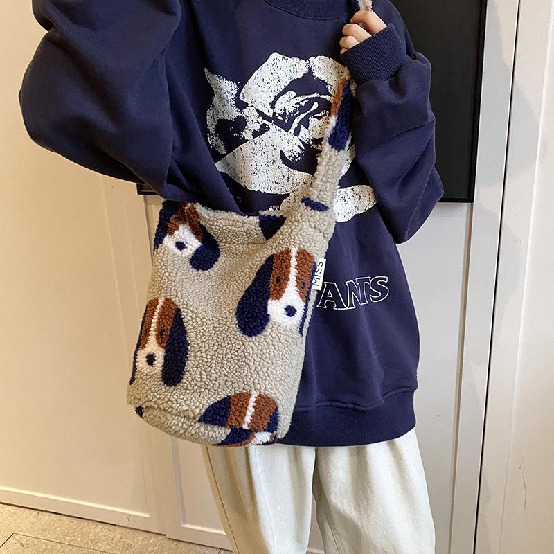 2025 Niche Designer Retro Leopard & Flower Cartoon Plush Messenger Bucket Bag