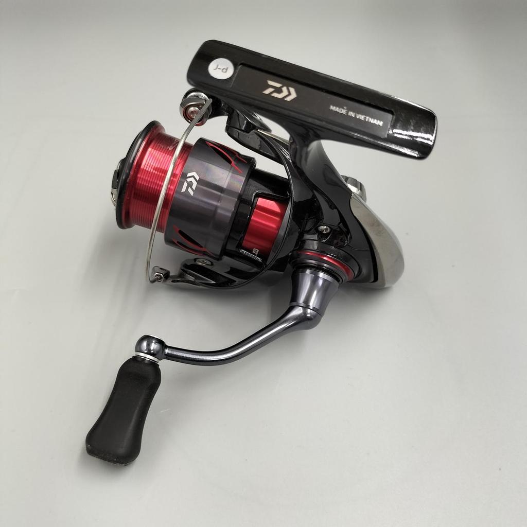 Б/у спиннинговая катушка DAIWA X LT2000S