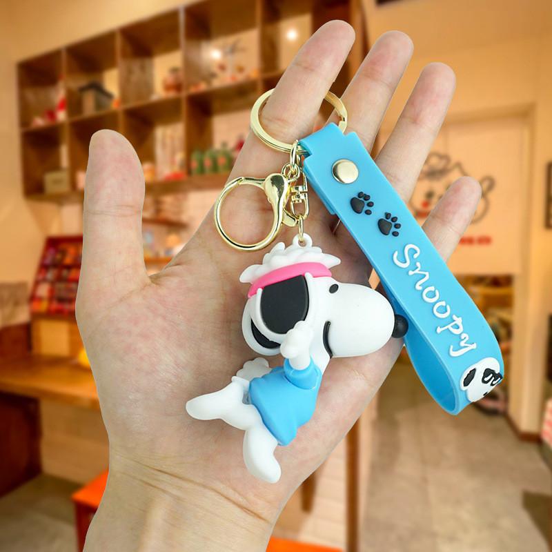 Очаровательный брелок Snoopy Стильный мультяшный брелок для автомобильных и сумочных аксессуаров