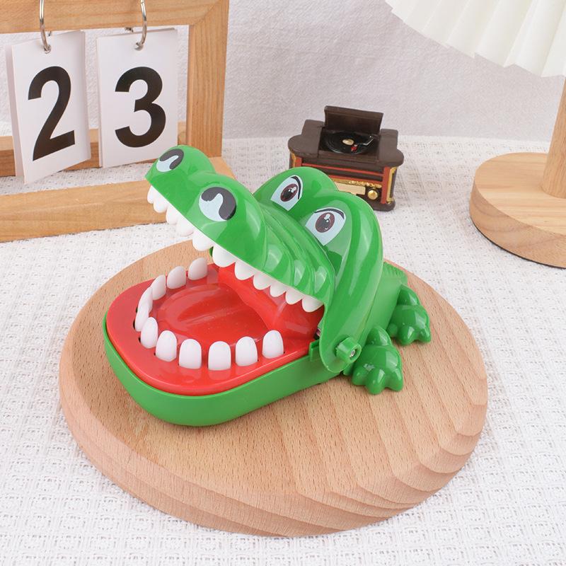 Crocodile Teeth Toys Biting Finger Dentist Games Interactive Alligator Family Party Toy Creative Non‑Toxic Keychain for Kids