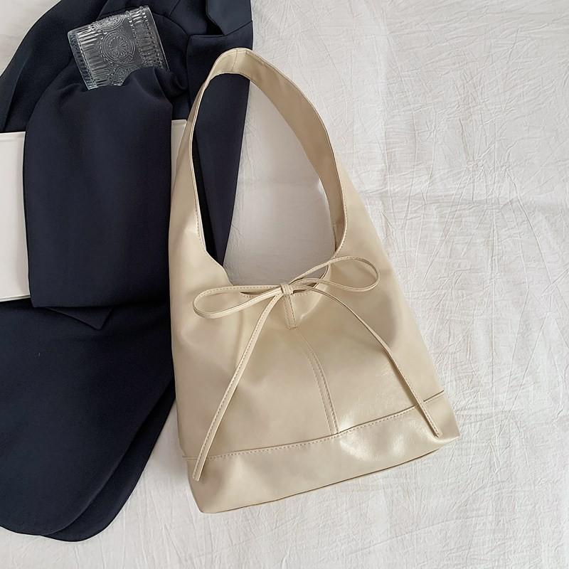 Pu Material Minimalist Underarm Bag For Women With Magnetic Closure And Shoulder Strap