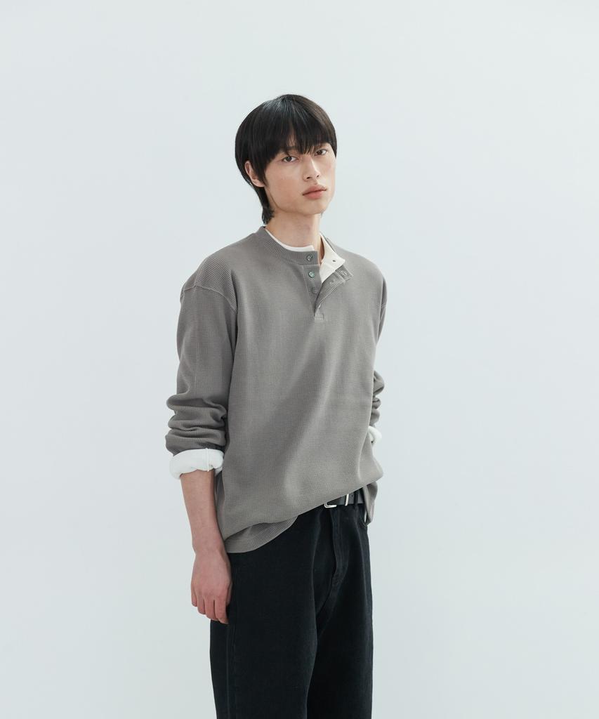 LEIRE Waffle Henley Neck Long Sleeve T-Shirt [Mocha Beige]