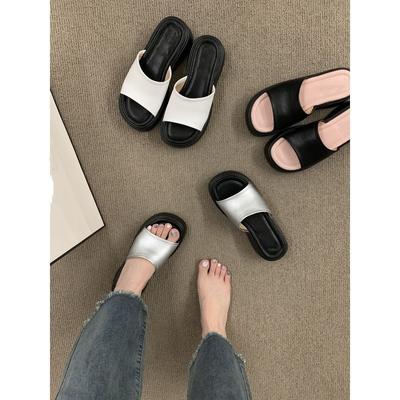 Интернет знаменитости толстые подошвы серебряные односложные тапочки женская летняя одежда 2025 популярные сандалии на наклонном каблуке праздничные пляжные римские сандалии