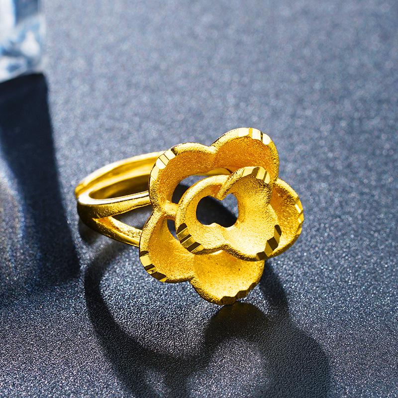 Женское кольцо с цветком из матового золота - пескоструйная обработка бархата