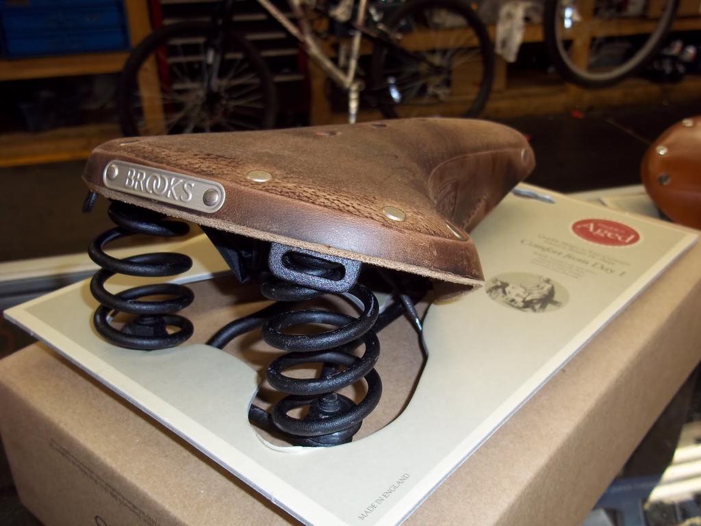 BROOKS Традиционное кожаное седло B17 состаренная обработка модель с пружиной FLYER AGED DARK TAN