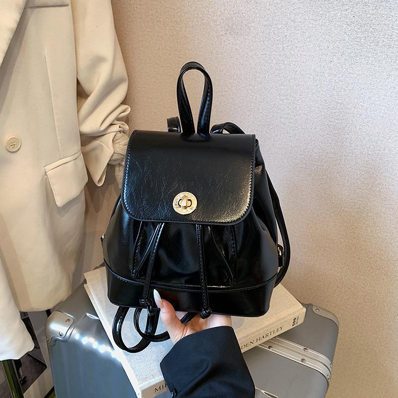 Заказ клиента Корейская версия нишевый дизайн 2025 рюкзак для поездок на работу новый универсальный женский рюкзак дорожная модная сумка