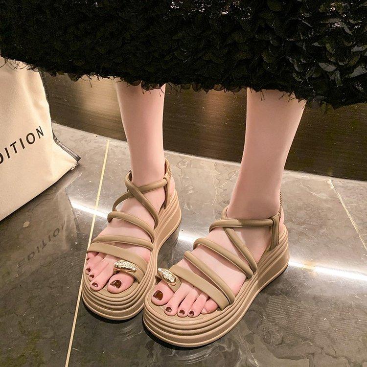Sandals women's fashion versatile 2024 summer new models are not tired to wear outside, muffin platform women's shoes non-slip Roman beach shoes