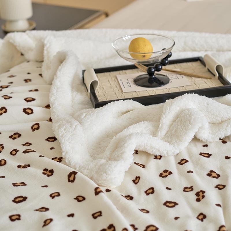 Леопардовый плед, ультрамягкое уютное одеяло, теплое пушистое флисовое одеяло для дома, дивана, кровати, кемпинга, путешествий