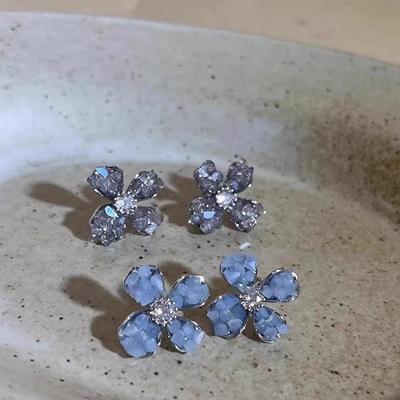 Серьги-пусеты женские с цветком из синего кристалла на серебряной игле в стиле Мори, новые серьги в зарубежном стиле