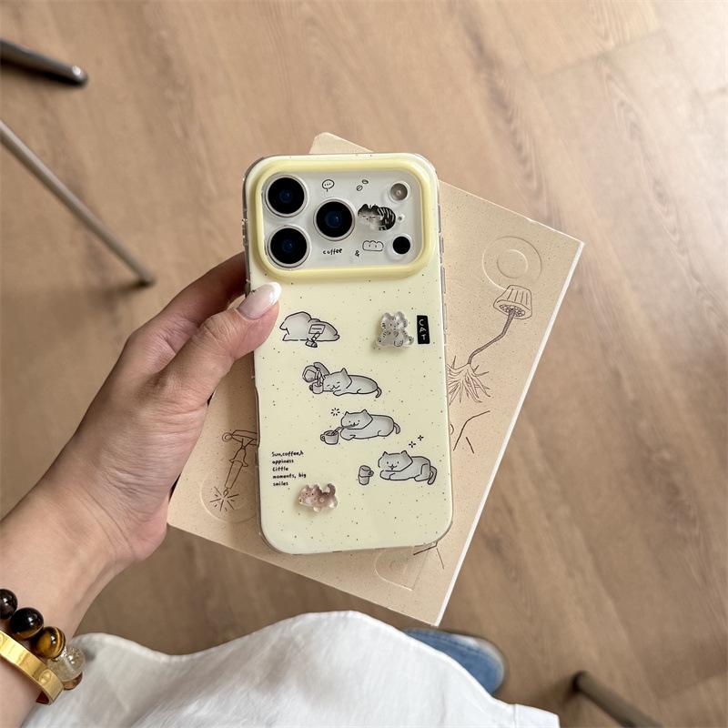 Чехол для iPhone 17/16 Pro Max/15 Pro с потеками желтых чернил и силуэтом кота - Премиальный дизайн